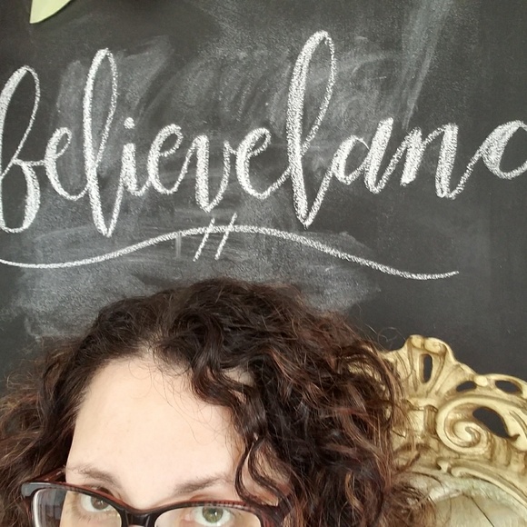 Meet your Posher, Jen - Picture 2 of 2